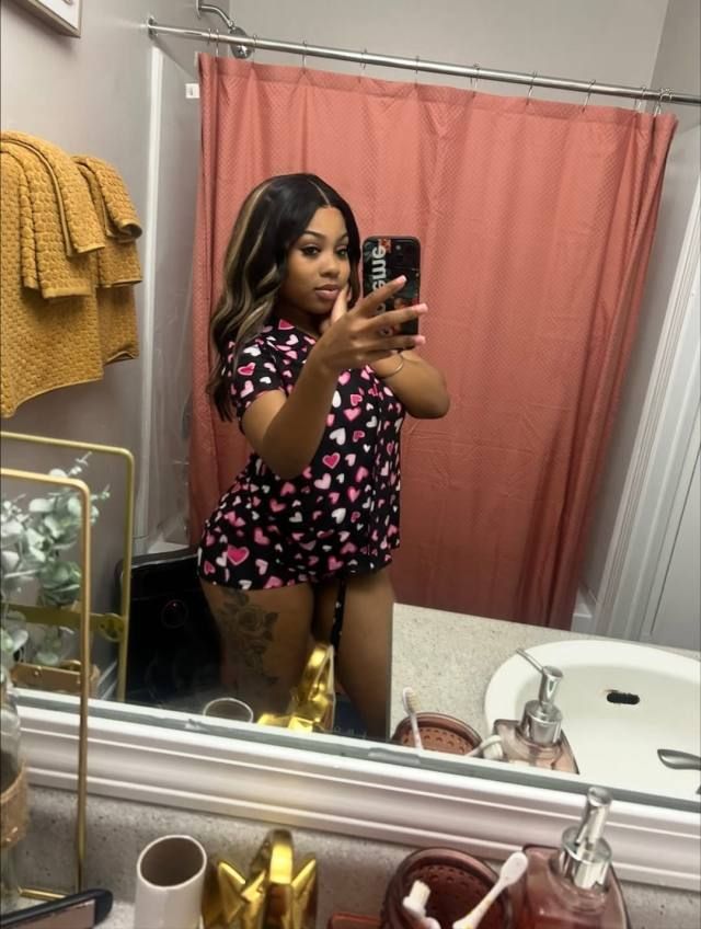 FRIENDS WITH BENEFITS NEEDED - Image 2